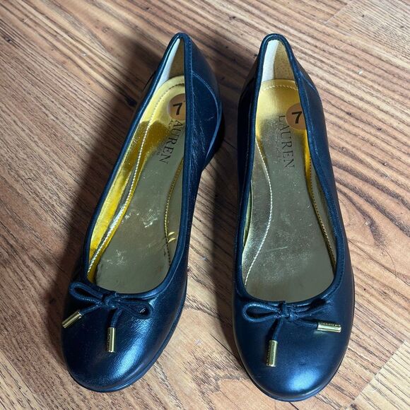 Lauren Ralph Lauren Black Leather Ballet Flats With Gold Toggles & Bow - Picture 2 of 6